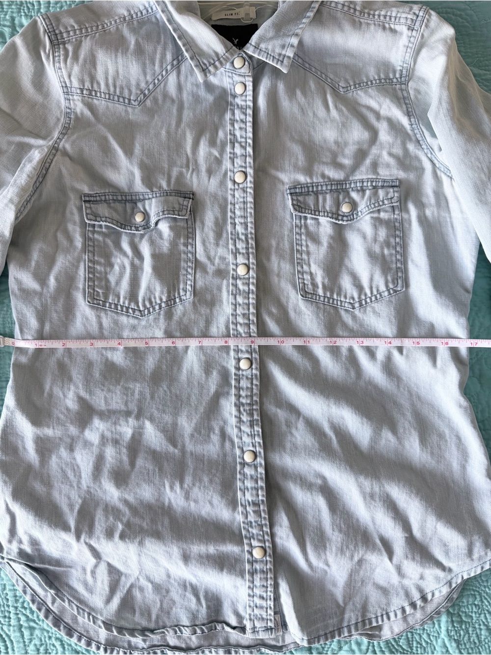 {American Eagle Outfitters} Light Wash Denim Blue Pearl Button-Down Shirt - Picture 14 of 15